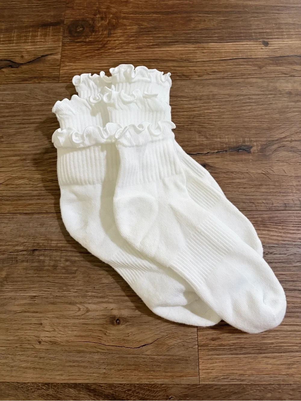 NWOT Women’s Old Navy White Ruffled Athletic Socks - 3 Pack